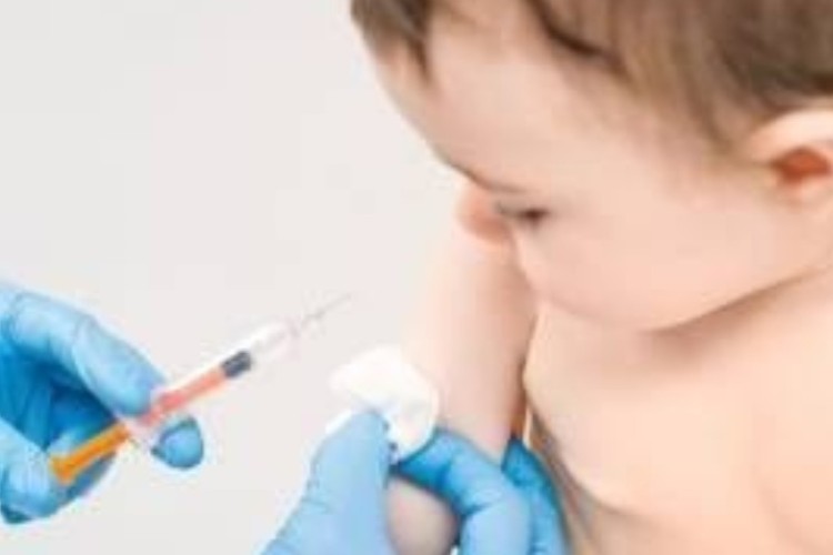 واکسیناسیون به موقع کودکان در بحران جنگ فراموش نشود