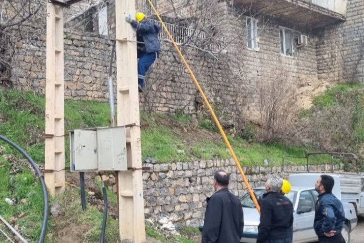 رفع عیب ایستگاه پمپاژ آب روستای دشه با همکاری اداره برق شهرستان پاوه