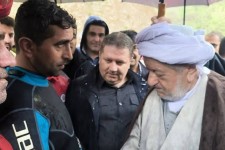 بازدید امام جمعه پاوه از روند جستجوی جوان غرق شده ، کامیار اداک در رودخانه سیروان