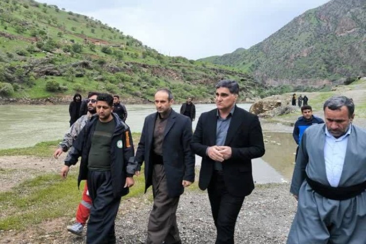 حضور فرماندار پاوه در محل جستجوی جوان ۲۷ساله ژیوار