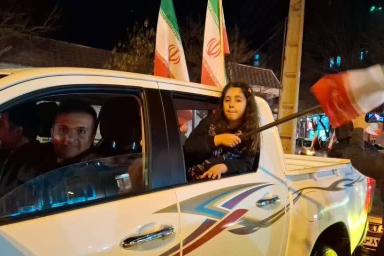 رژه خودرویی  امشب در پاوه برگزار شد