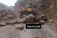 بارش شدید باران و ریزش سنگ مسیر باینگان پاوه را مسدود کرد/ عملیات رفع انسداد جاده دواّب نیز ادامه دارد