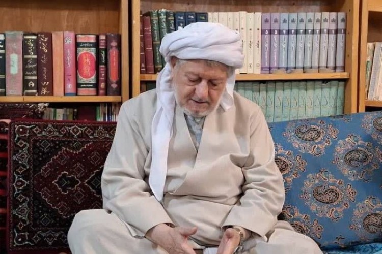 ماموستا قادری: از بانویی که ۸ شهید تقدیم انقلاب کرده، باید درس ایثار گرفت/تاکید بر برگزاری تجمع حمایت از انقلاب و رهبری در پاوه