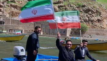 طنین اقتدار از اورامانات تا خلیج‌فارس/ رژه شناورهای مردمی در «هجیج» به یاد شهدای نیروی دریایی و حمایت از انقلاب و رهبری ‌