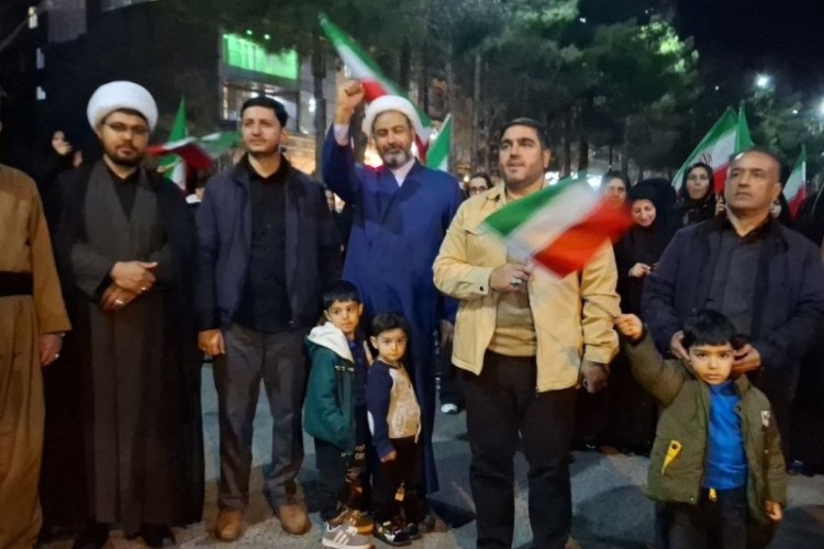 مردم پاوه در چهل و ششمین شب متوالی سنگر را خالی نکردند