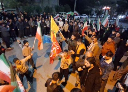 تجمع مردم پاوه در خیابان ها در چهل و چهارمین شب متوالی