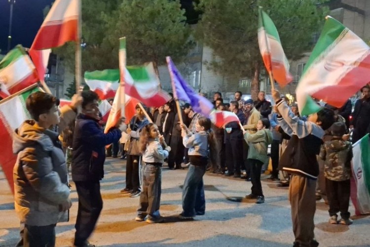 مردم پاوه در چهل و هفتمین شب متوالی سنگر را خالی نکردند