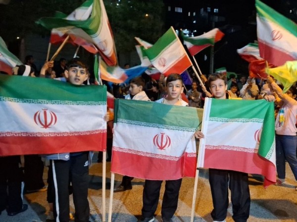 مردم پاوه در چهل و هشتمین شب متوالی سنگر را خالی نکردند