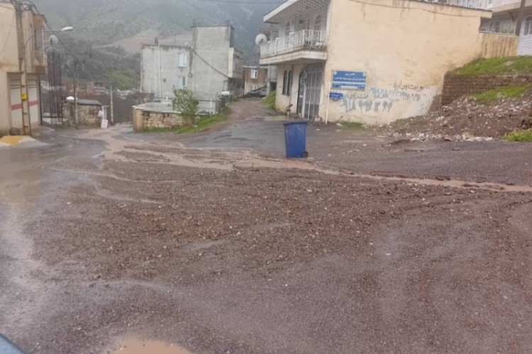 سایه سنگین گل‌ولای بر معابر محله مسجد جامع شهرک نسمه؛ ضرورت بهسازی فوری مسیرهای بالادست