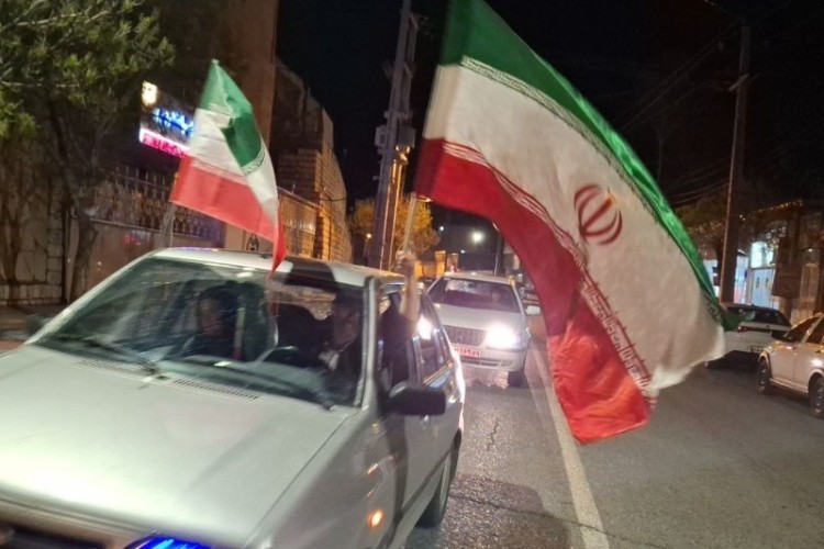 مردم پاوه در پنجاه و یکمین شب متوالی سنگر را خالی نکردند