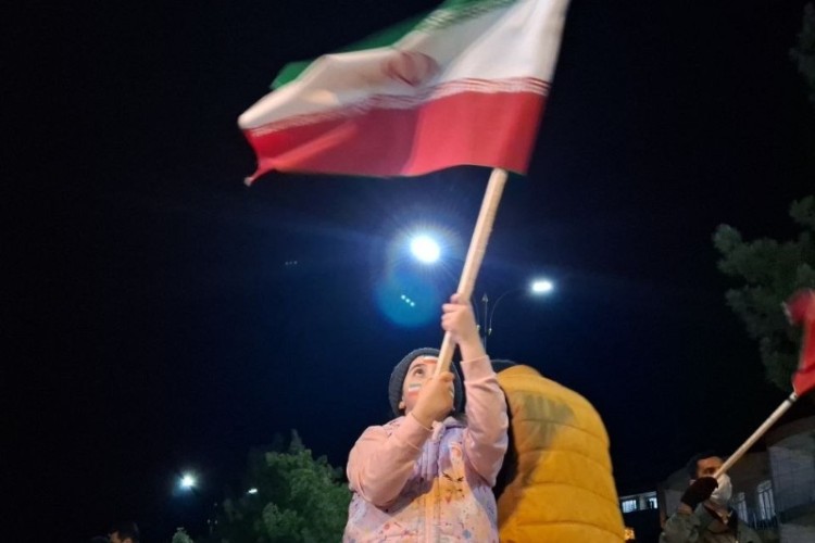 مردم پاوه در پنجاه و دومین شب متوالی سنگر را خالی نکردند