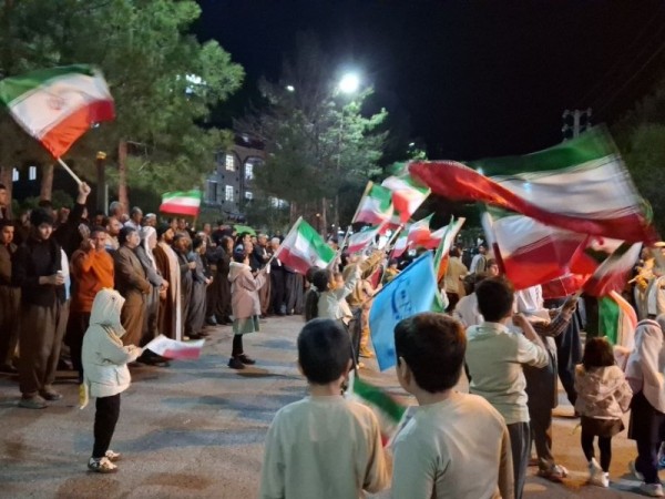 نمایش اقتدار و شکوه مرزنشینان پاوه ای در پنجاه و ششمین شب متوالی