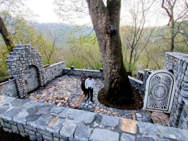 تلاقی طبیعت و معنویت در اورامانات؛ بازدید فرماندار پاوه از نخستین مسجد روباز کشور