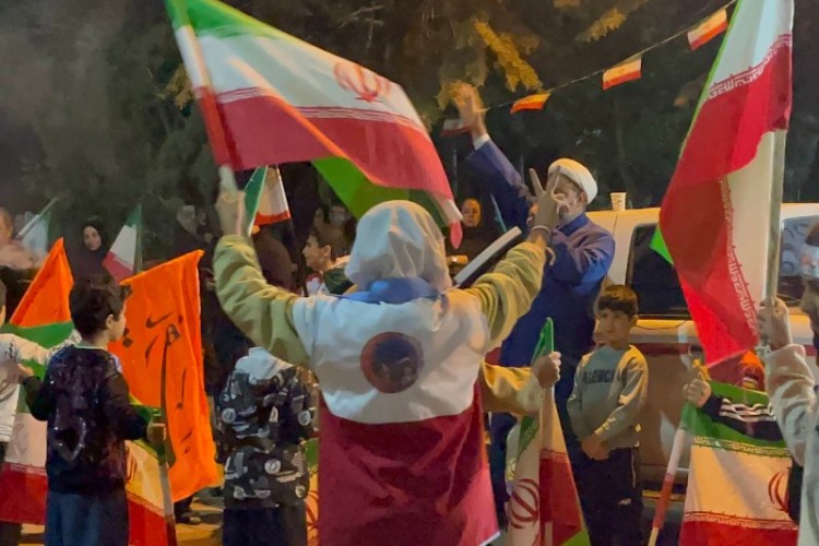 حضور مردمی شهرستان پاوه در میدان حماسه به شب شصت‌ و پنجم رسید