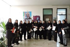 تجلیل از طلایه‌داران سلامت در پاوه / تقدیر از ماماها، روان‌شناسان و کارشناسان مبارزه با بیماری‌ها