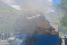 آتش‌سوزی خودروی حمل ضایعات در «سراب هولی» پاوه/ آتش سوزی مهار شد