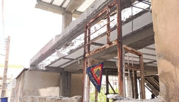 عزم جدی مدیریت شهری در اجرای قانون و برخورد با تخلفات ساختمانی/ تخریب بالکن غیرمجاز در اجرای آرای کمیسیون ماده ۱۰۰ شهرداری
