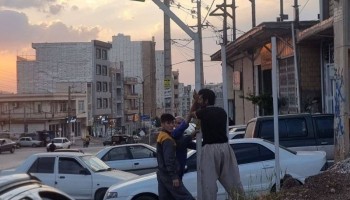نصب چراغ‌های چشمک‌زن در معابر شهر پاوه با هدف ارتقای ایمنی تردد