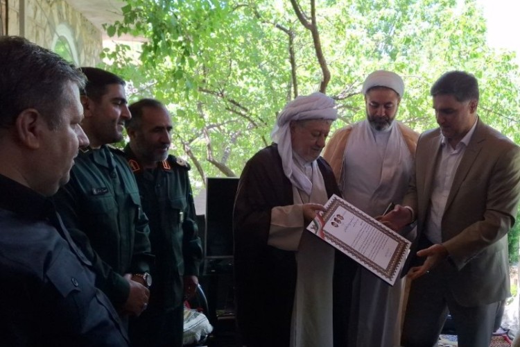 تقدیر از 46 سال مجاهدت ماموستا قادری در مسیر وحدت و همدلی