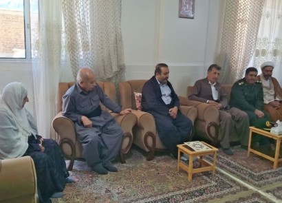 از دیدار جمعی از مسئولین با خانواده معظم شهدا در پاوه