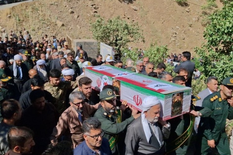 پیکر مرحوم شهید جواد بهرامی در خاک آرام گرفت
