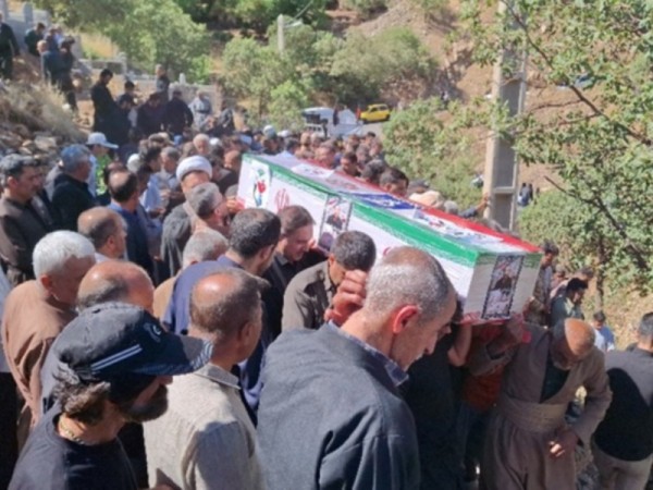 پیکر دو شهید عملیات تروریستی پاوه در خاک آرام گرفت