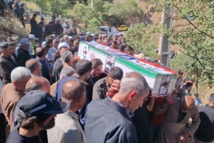 پیکر دو شهید عملیات تروریستی پاوه در خاک آرام گرفت