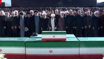 مصلای تهران محل تدفین قلوب مسلمین