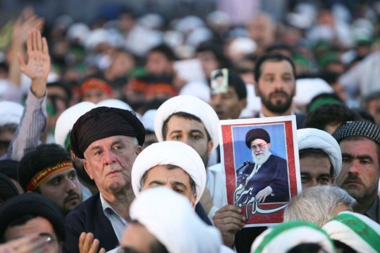 روحانیون اهل سنت کرمانشاه: رهبر شهید، منادی وحدت و مایه عزت جهان اسلام بود