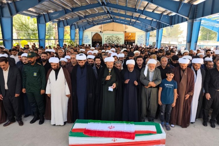 آیین تشییع و اقامه نماز بر پیکر حاج‌آقا عبدی‌پور در باغ فردوس کرمانشاه برگزار شد
