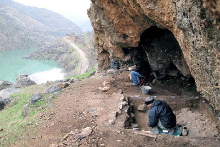  آثاری مربوط به هفتاد هزار سال پیش در غارهای رودخانه سیروان کشف شد 