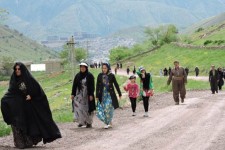 همایش پیاده روی خانوادگی فرهنگیان به مناسبت هفته معلم در پاوه