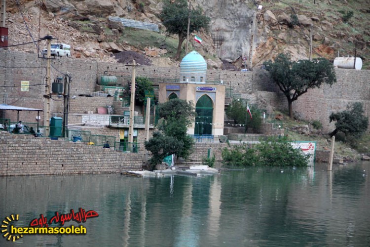 سرریز شدن سد داریان، برای مقبره سید عبیدالله هجیج، هیچ مشکلی ندارد/با پایین رفتن آب دریاچه، خاکریزها ادامه می یابند
