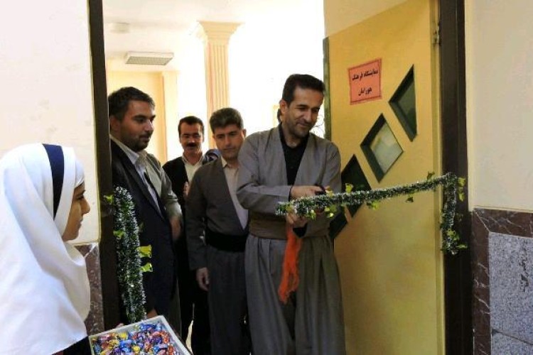 افتتاح نمایشگاه فرهنگ هورامان در دبستان دخترانه سعدی پاوه