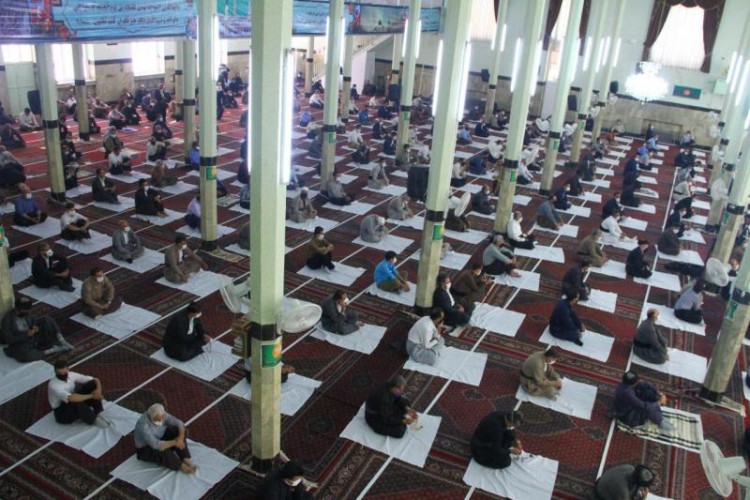  اقامه نماز جمعه پاوه پس از شش ماه تعطیلی ناشی از شیوع کرونا