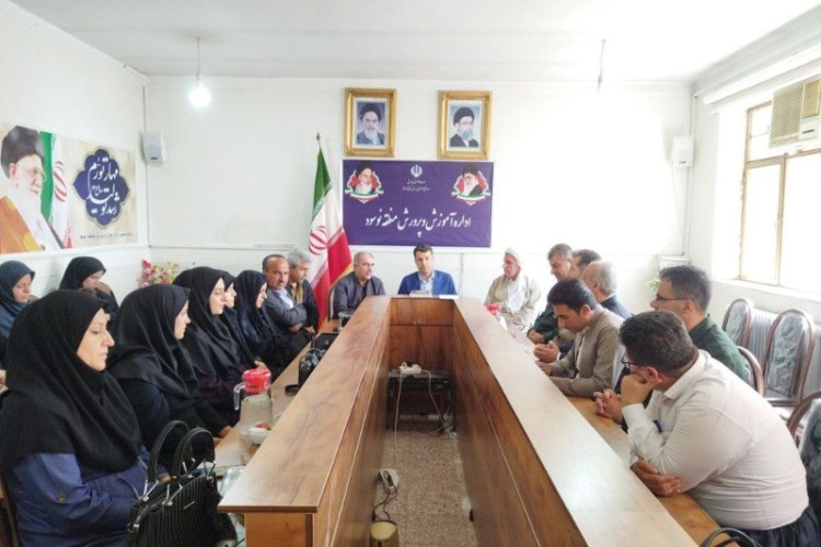 برگزاری همایش تجلیل از فرهنگیان و دانش آموزان و فعالان حوزه عفاف وحجاب در نوسود