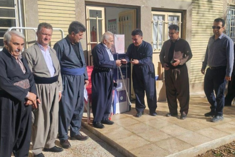 اهدای 55 میلیون تومان تجهیزات پزشکی به خانه بهداشت خانقاه