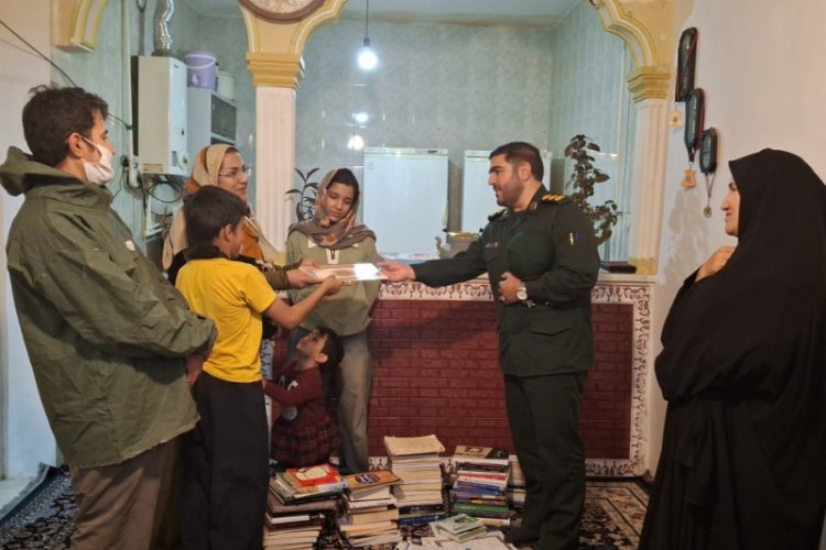 تجلیل از مادر نمونه در پاوه
