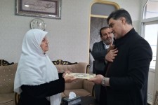 از دیدار با خانواده‌های معظم شهدا در پاوه بمناسبت دهه فجر