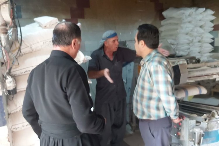نظارت سرزده فرمانداری پاوه بر واحدهای صنفی؛ تأکید بر تداوم بازرسی‌های غیرموظف از فروشگاه‌ها و نانوایی‌ها