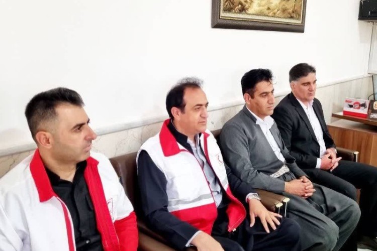دیدار فرماندار پاوه با جمعی از امدادگران هلال‌احمر؛ قدردانی از نقش کلیدی امدادگران در بحران‌های اخیر