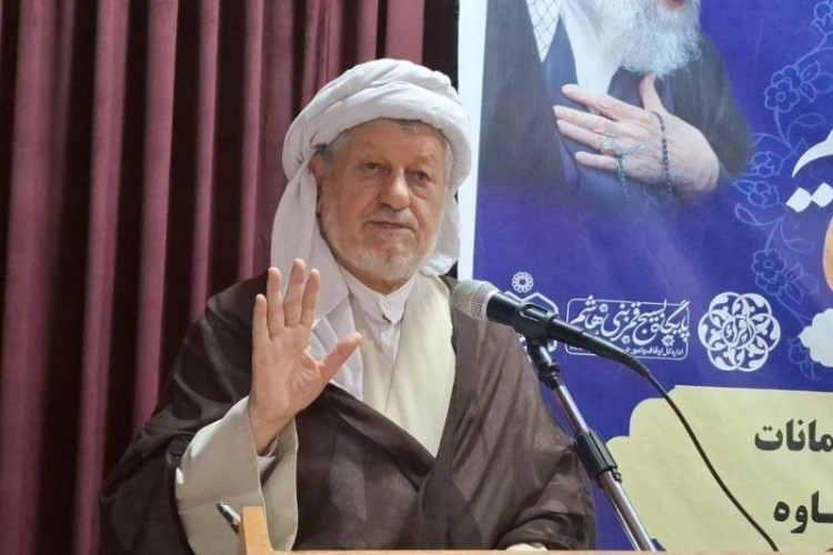 امام جمعه پاوه: مقاومت مردم در سایه قرآن، رمز ایستادگی و پیروزی است/ قرآن محور پیروزی‌های تاریخی مسلمانان در شرق و غرب جهان