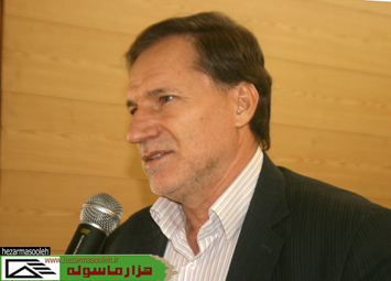 هدایای مقام معظم رهبری در بین دانش‌آموزان پاوه ای توزیع شد