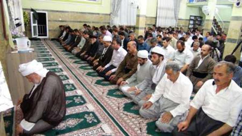 حضور گسترده مردم پاوه در مساجد