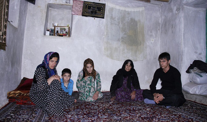 چشمان منتظر خانواده مریوانی برای دیدن پدر/خیرین دستان گرم پدر را به فرزندان برسانند چشمان منتظر خانواده مریوانی برای دیدن پدر/خیرین دستان گرم پدر را به فرزندان برسانند