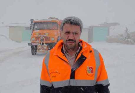 بارش برف راه ارتباطی 35 روستای شهرستان پاوه را بست