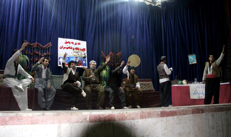 قهوه خانه شاعران با استقبال شهرواندان برگزار شد+تصاویر