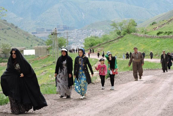 همایش پیاده روی خانوادگی فرهنگیان به مناسبت هفته معلم در پاوه همایش پیاده روی خانوادگی فرهنگیان به مناسبت هفته معلم در پاوه