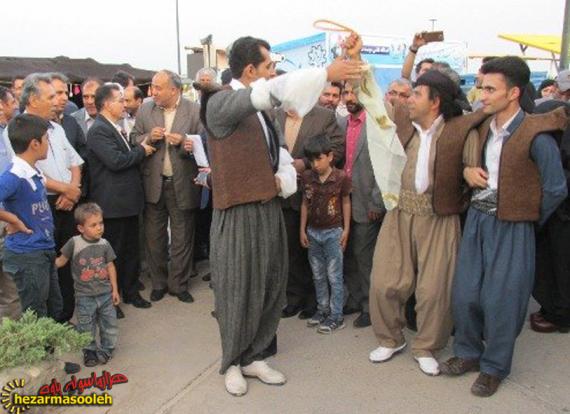 حضور گروه نیک اندیشان باینگان پاوه در اولین جشنواره اقوام ایرانی در ساوه حضور گروه نیک اندیشان باینگان پاوه در اولین جشنواره اقوام ایرانی در ساوه