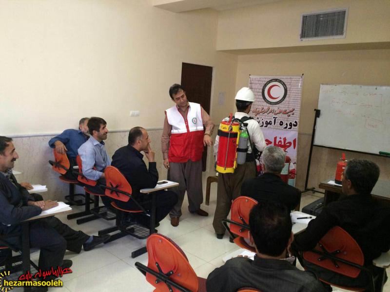 اموزش دوره امداد ونجات دهياران بخش مركزي پاوه اموزش دوره امداد ونجات دهياران بخش مركزي پاوه